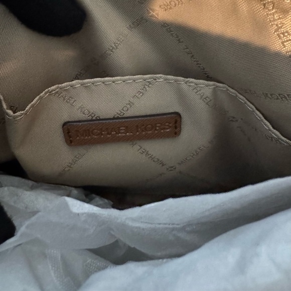 Michael Kors Jet Set Travel Dome Crossbody | New with Tags - Picture 4 of 10